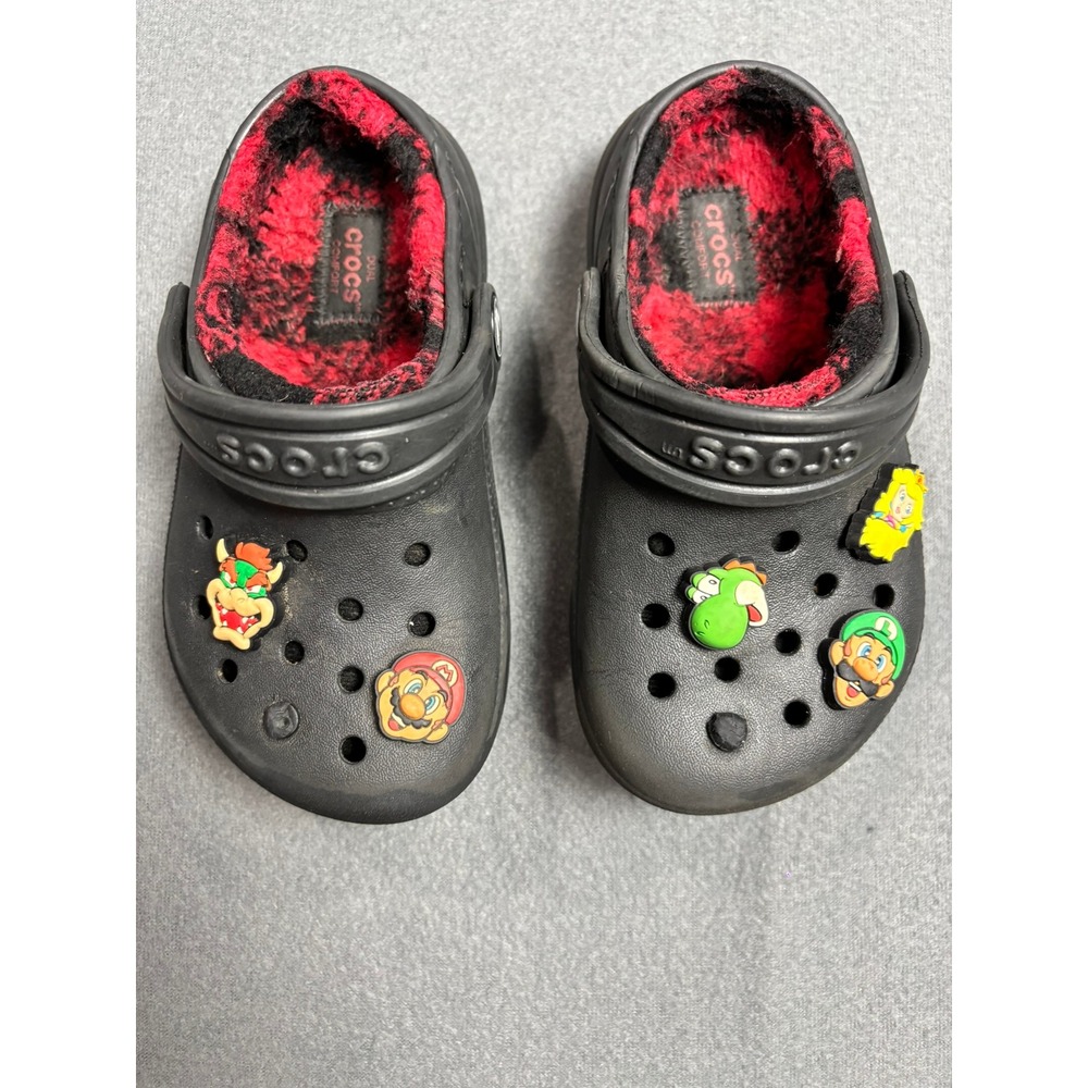 Crocs Fuzz Lined Clogs Kids Size 9T Black Red Plaid Super Mario Charms Slip On